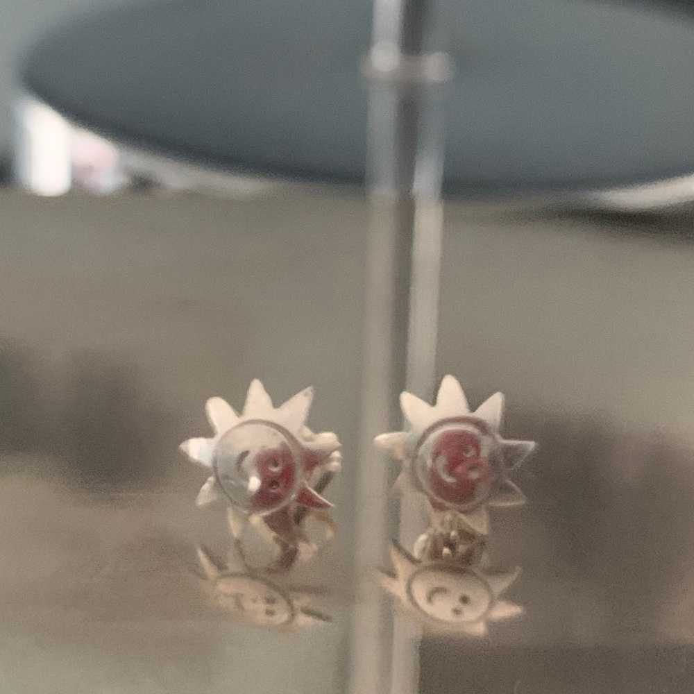 Earings.  Happy Sun form.    Silver
